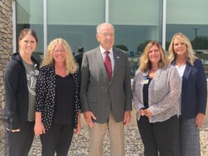 Jackie Blackwell, Chief Quality Officer; Michelle Andersen, Chief Nursing Officer, Shelli Lorenzen, Chief HR Officer, and Linn Block, CEO, pose with Senator Grassley outside of MRHC.